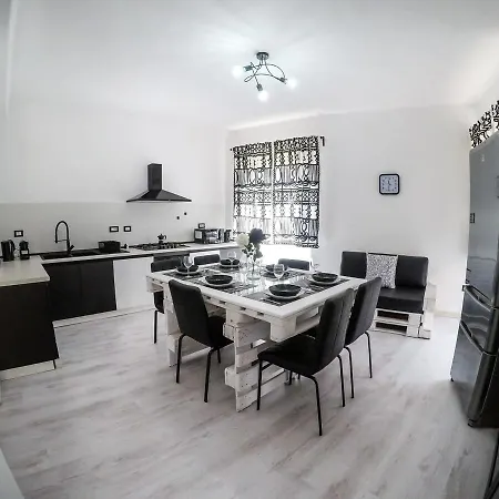 Vakantiehuis Black&white
