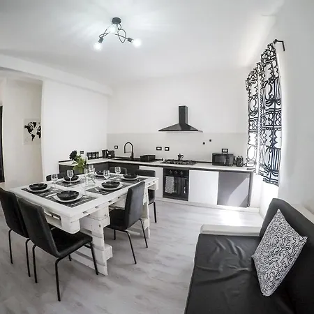 Holiday home Black&white *